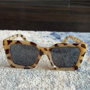 Diff x Madi Nelson “Navy” sunglasses in cream tortoise